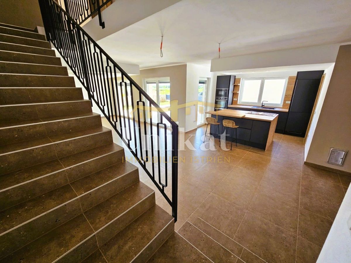 Nuova costruzione: casa con 3 camere da letto e piscina - vista mare